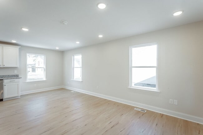 Building Photo - Modern 2 Bedroom Home in Mill Town