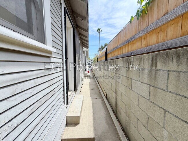 Building Photo - 3521 1/2 Mont Clair Street