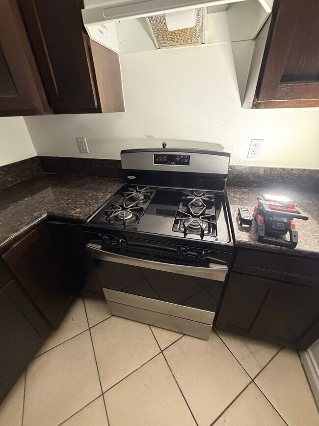 Building Photo - 40(718)