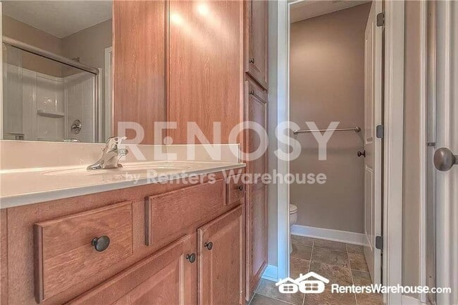 Building Photo - 3 Bedroom / 3.5 Bath Townhouse Near KU MED -  Available in August