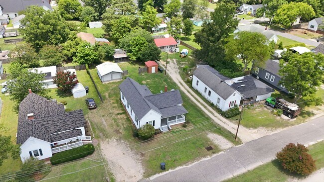 Building Photo - Renovated 2 Bed 1 Bath Home in Erwin