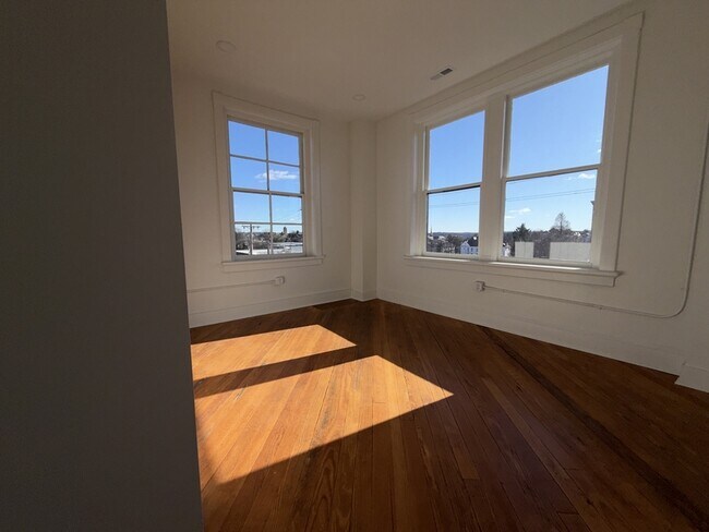 Building Photo - 901 Fifth Street - 301