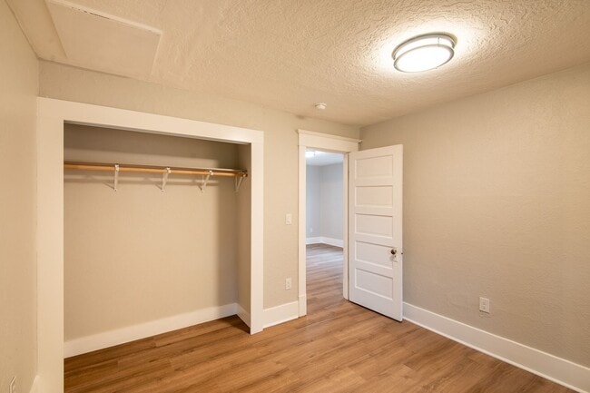 Building Photo - Newly-Remodeled 2 Bed, 1 Bath House