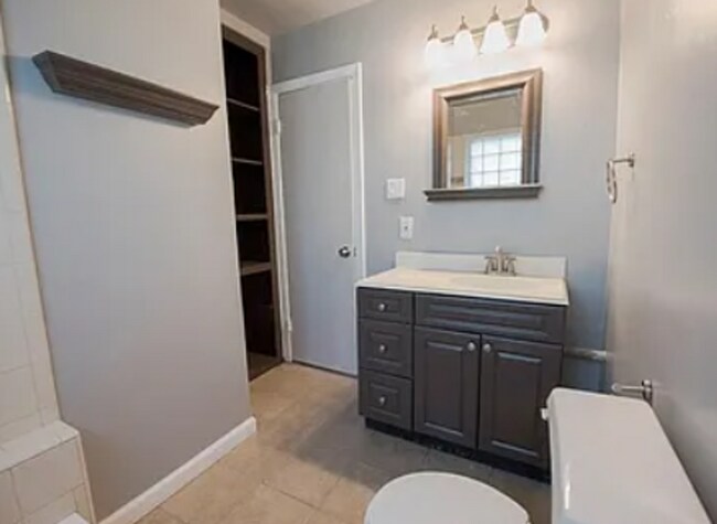 Building Photo - For Rent