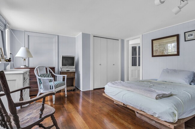 Building Photo - 67 Chimney Corner Cir