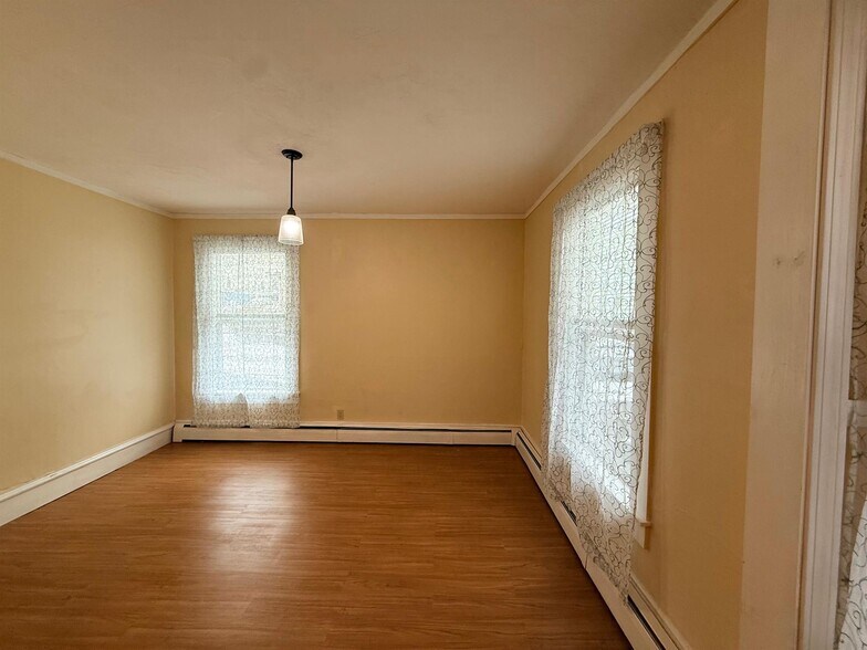 Building Photo - 15 Laurel St