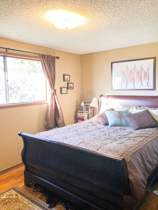 Building Photo - Great location in Milwaukie, OR! 3 bedroom...