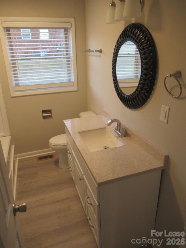 Building Photo - 1771 River Rd