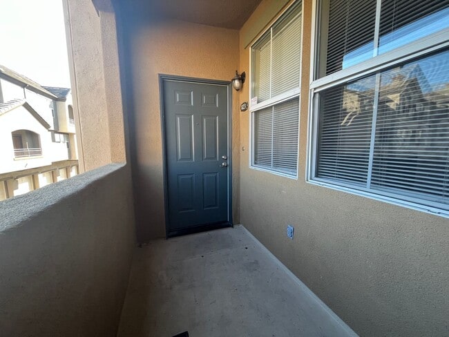 Building Photo - Cozy 2 bedroom apartment on East Palomar!