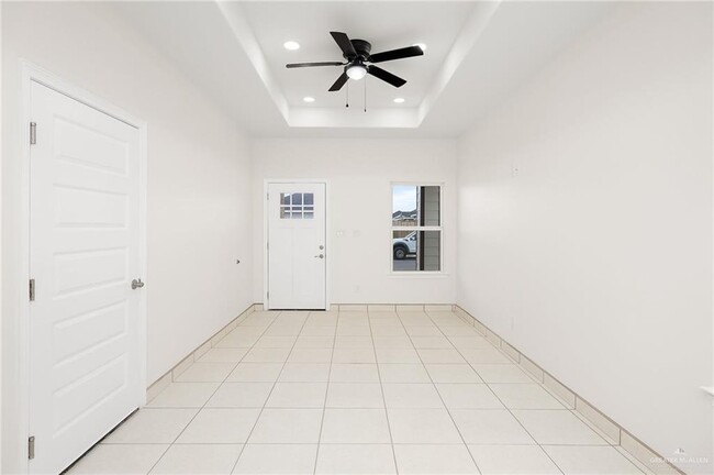 Building Photo - 2326 N Vly Cir
