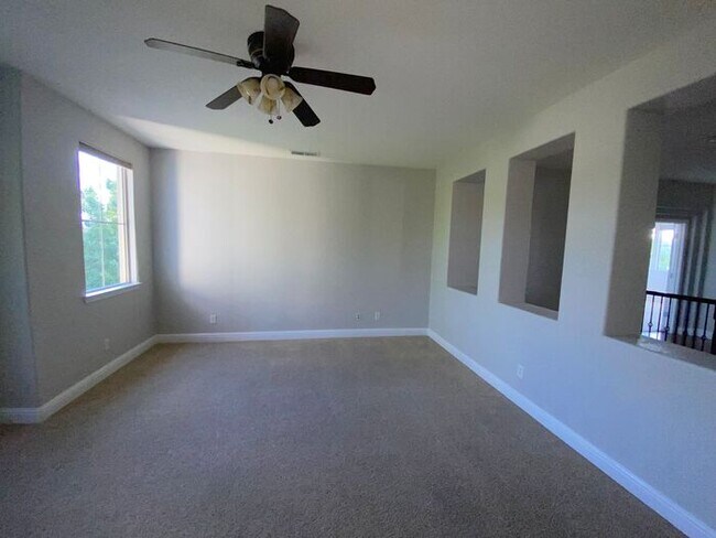 Building Photo - Top of the Hill - Gorgeous 5 Bedroom 3 Bat...