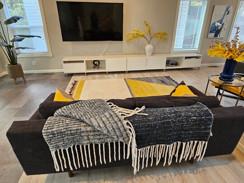 Building Photo - 13518 SW Hillshire Dr