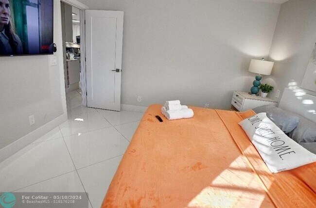 Building Photo - 327 Lancaster St