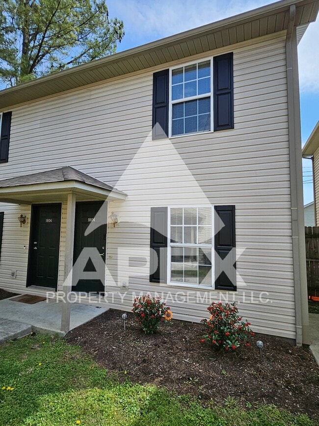 Building Photo - MOVE-IN SPECIAL,NO RENT TIL MAY 1ST! - Nice 2 Bd | 1.5 Ba Townhouse in West Knox Condo Community!