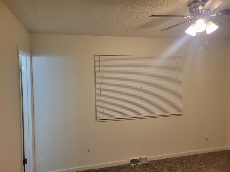 Building Photo - 2613 34th Ave