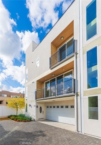 Building Photo - 714 Chestnut Ave
