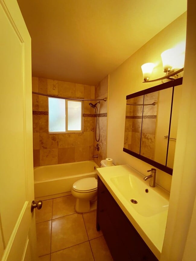 Building Photo - 4113 Bent Dr