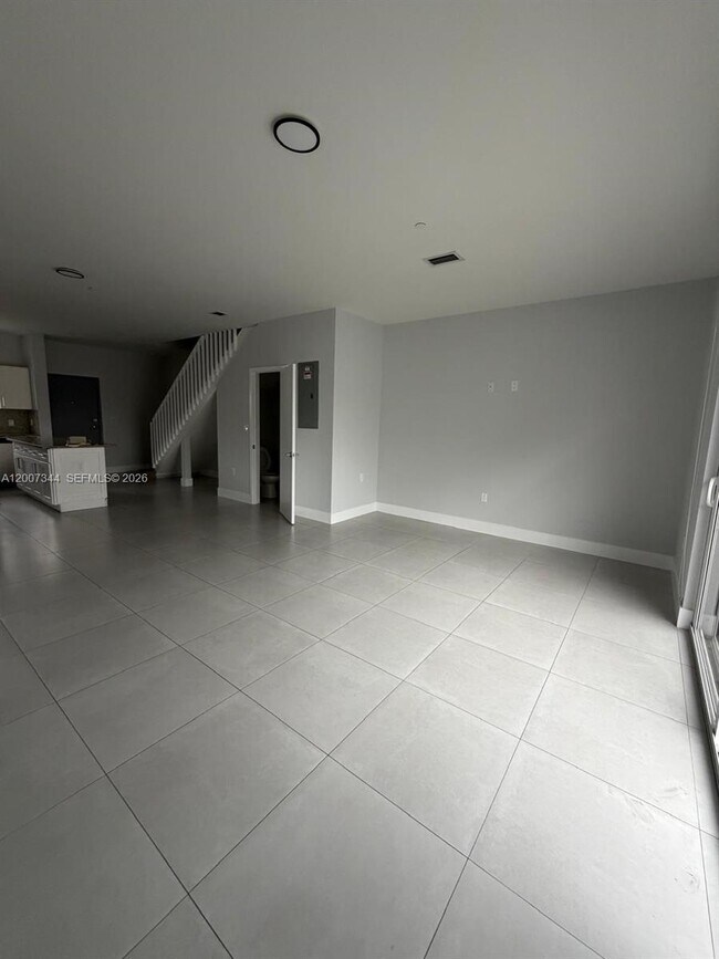 Building Photo - 381 E 50th St