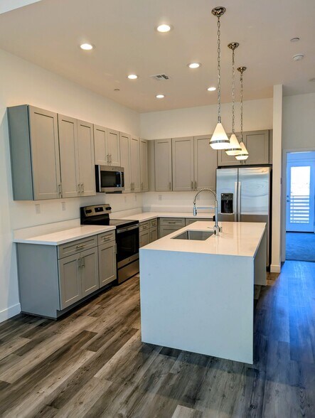 Building Photo - 1157 Blossom Point St