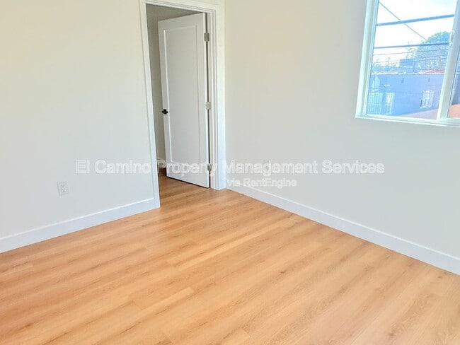 Building Photo - 8727 Dalton Ave