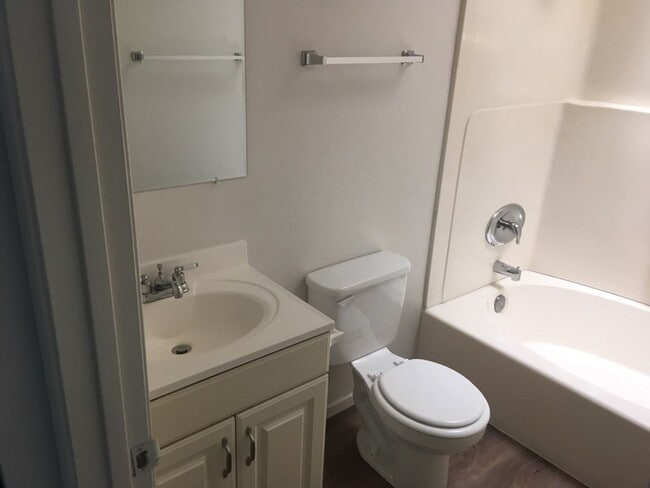 Building Photo - 44727 La Paz Rd