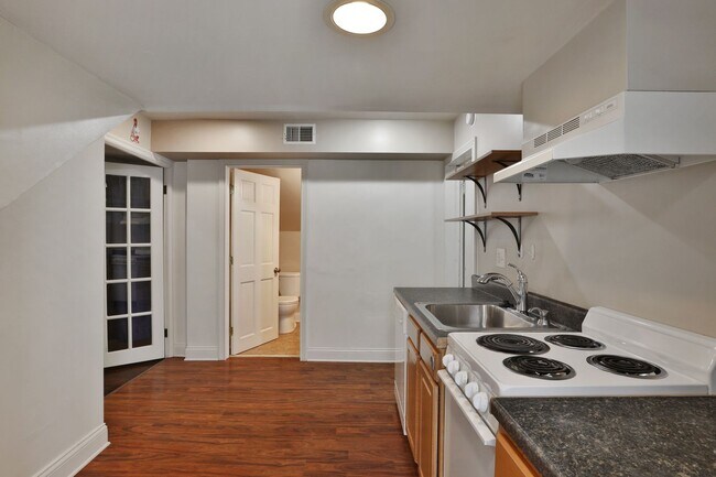 Building Photo - Awesome House for your Large Group - HUGE HOUSE with 3 Floors - 3 Kitchens, 3 Bathrooms, Awesome ...