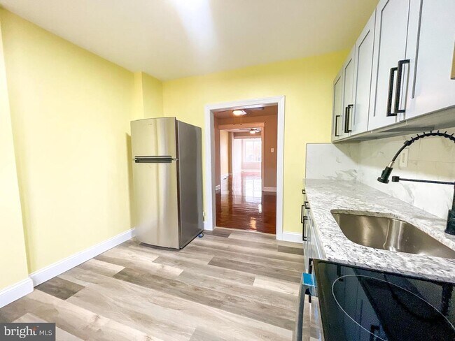 Building Photo - 6818 Wyncote Ave