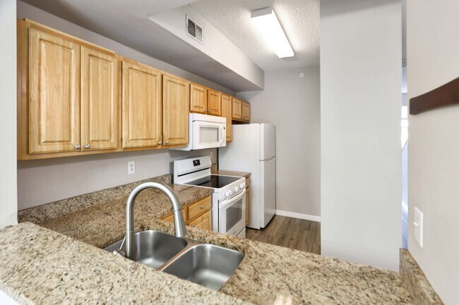Building Photo - 5700 Bentgrass Dr