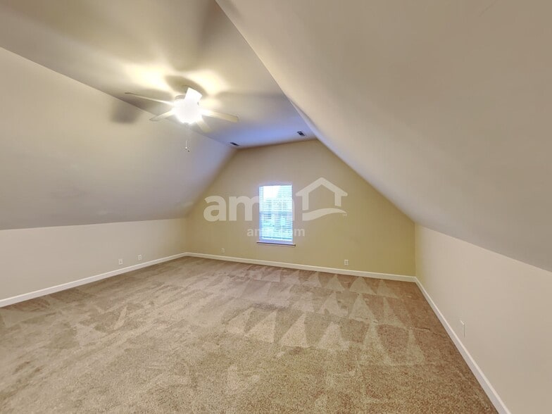 Building Photo - 3023 Holderwood Dr