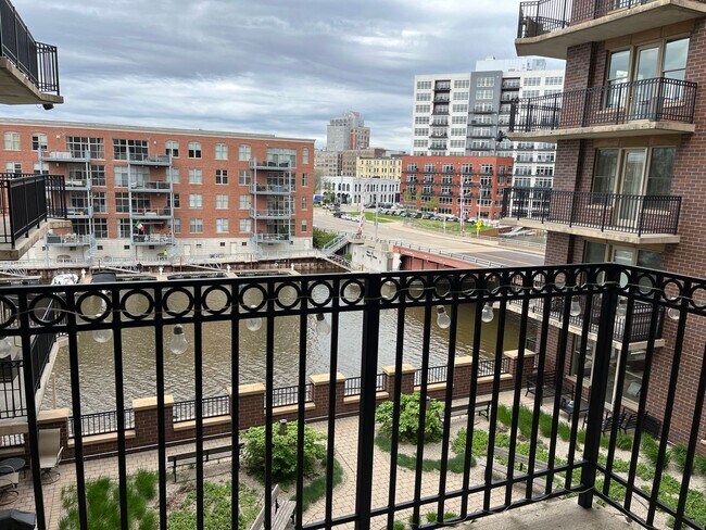 Primary Photo - 3rd Ward Condo For Rent