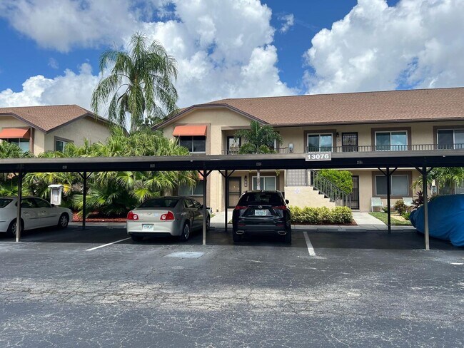 Building Photo - Cross Creek 2nd floor condo 2 bed 2 bath !!!!! Free Application!!