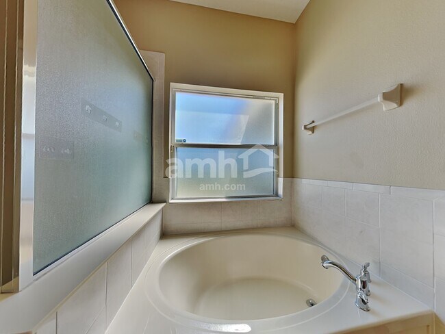 Building Photo - 12010 Fern Blossom Dr