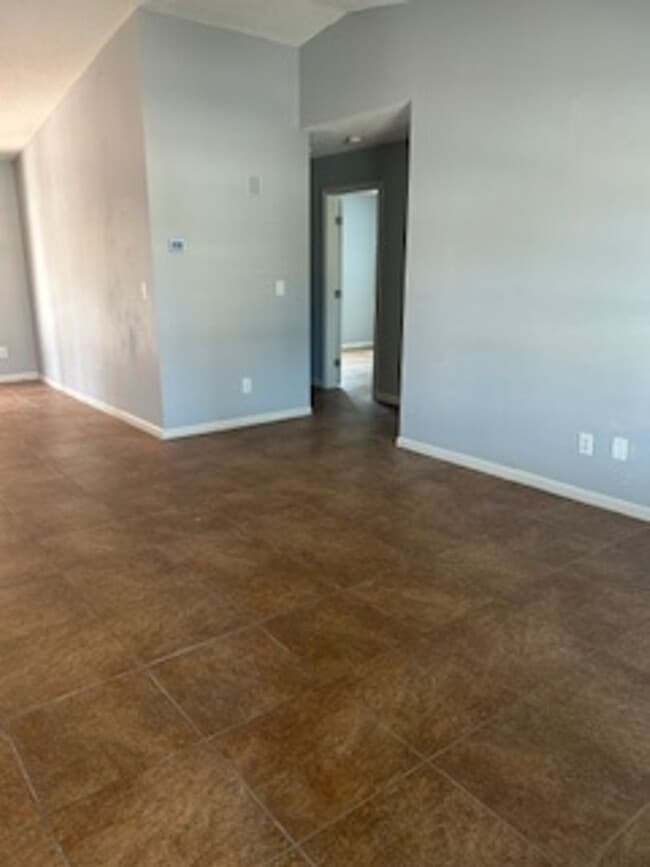 Building Photo - Beautiful 3/2 Available now!