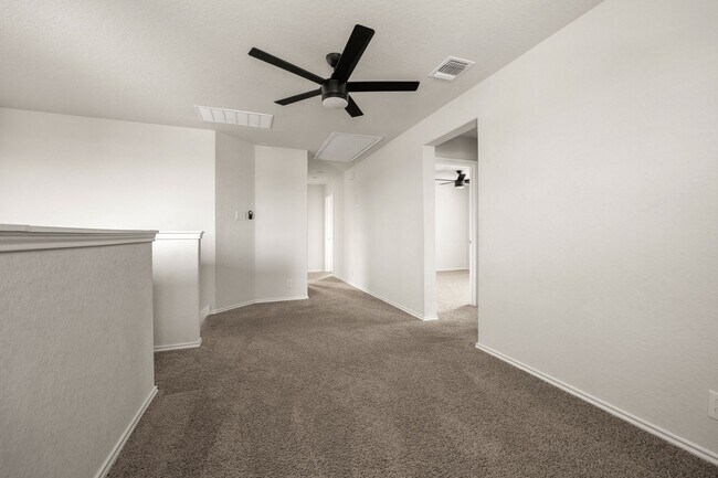 Building Photo - Like New, Open Floorplan, Greenbelt!!!