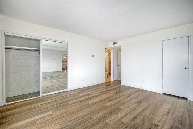 Building Photo - 1250 Cave St