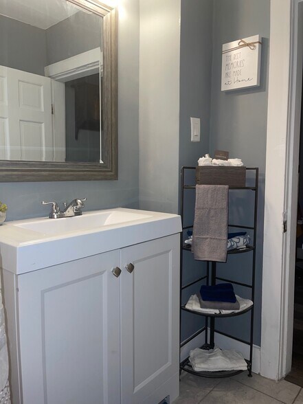 Updated Bathroom - 1614 Humphrey Ave