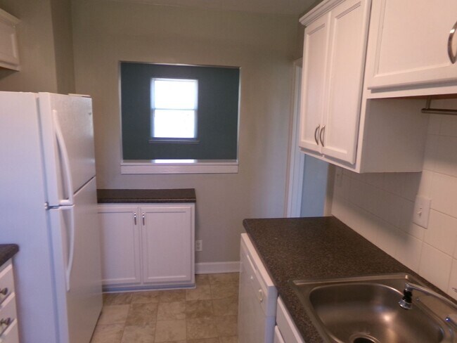 Building Photo - 2527 Miller Park Cir