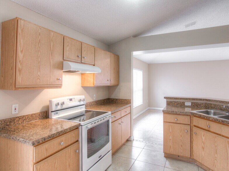 Building Photo - 16041 Wilkinson Dr