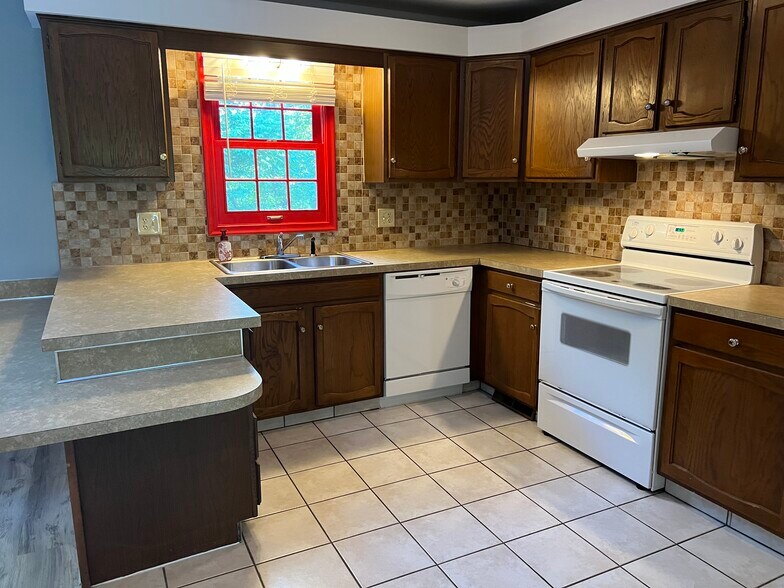 Building Photo - 9019 Saddle Horn Dr