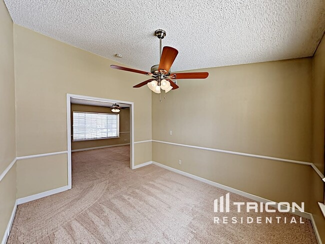 Building Photo - 5958 Chariot Ln