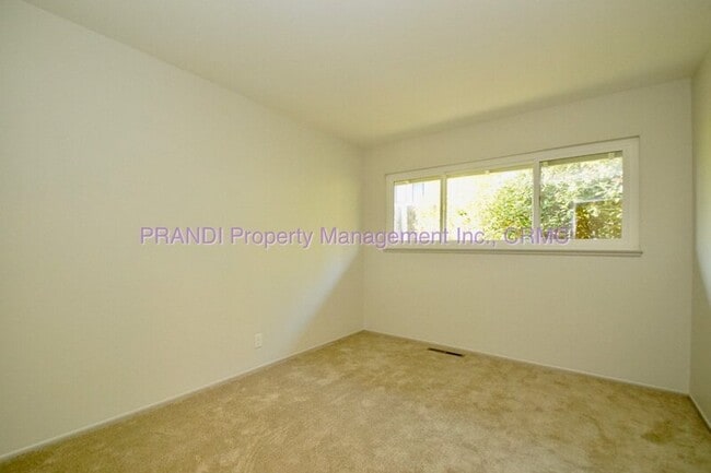 Building Photo - 525 Las Colindas Rd