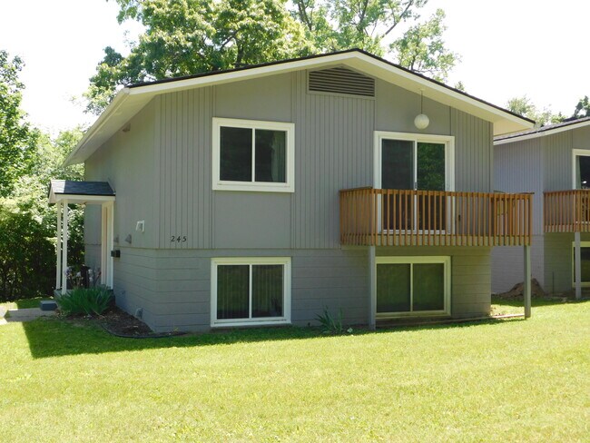 Building Photo - 245 Brookridge Ct
