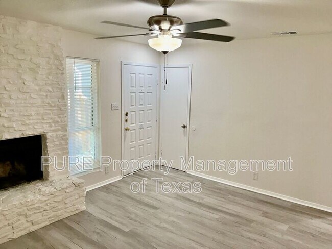 Building Photo - 417-418 Parkhill Cv