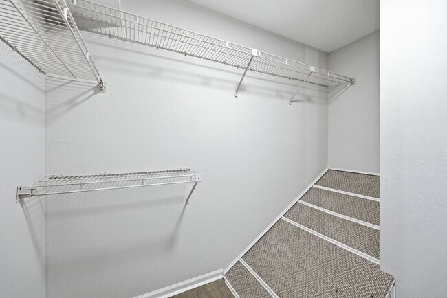 Building Photo - Modern 3BD, 2.5BA North Raleigh Townhome with Upgrades in a Prime Location Near Top Shopping, Din...