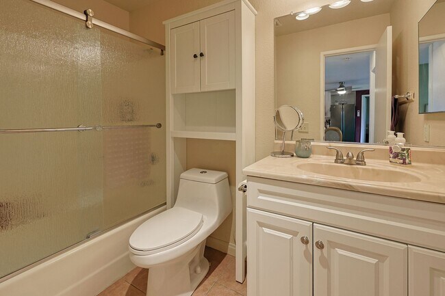 Building Photo - Beautiful 2 Bed, 2 Bath Condo in 62+ Community – Furnished or Unfurnished