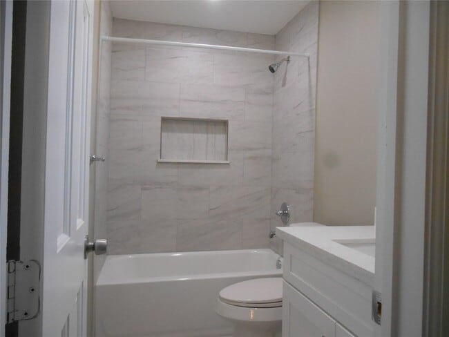 Building Photo - 1547 Greenfield Rd