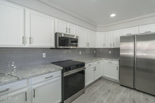 Building Photo - 6326 W El Cortez Pl