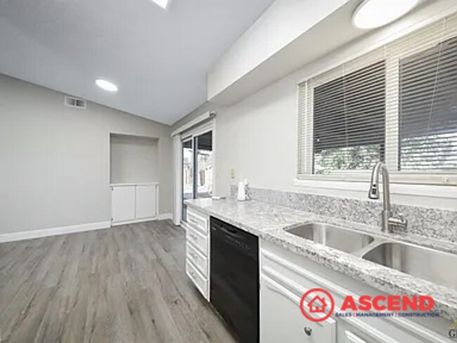 Building Photo - Cozy 3 Bedroom Home at White Ln. & Stine rd.