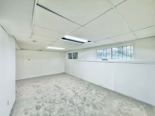 Building Photo - Tranquil House on Quiet South Delridge Street!