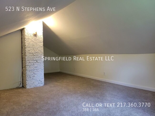 Building Photo - Floor-tastic Retreat: Rent this 3 Bed/1 Ba...